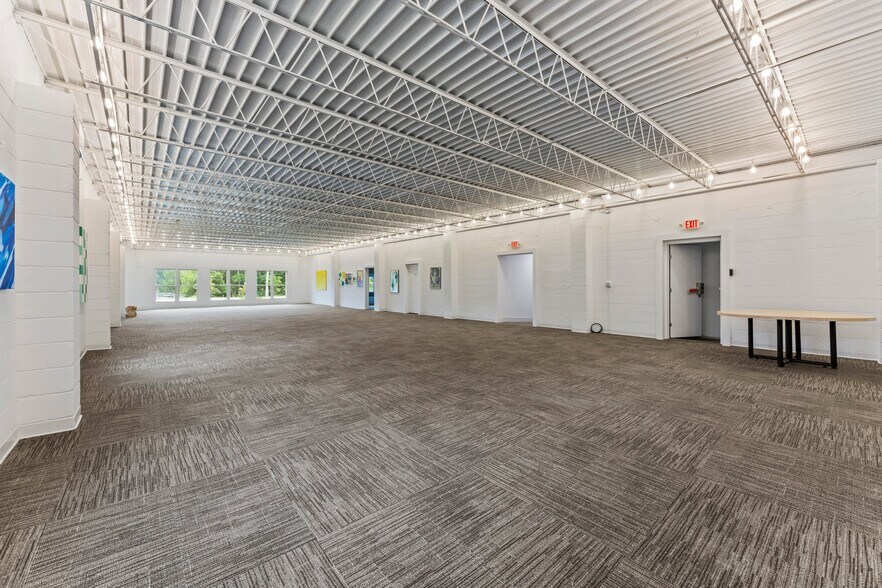 More Photos Of 410 Dinah Shore Blvd, Winchester Office Residential For Sale