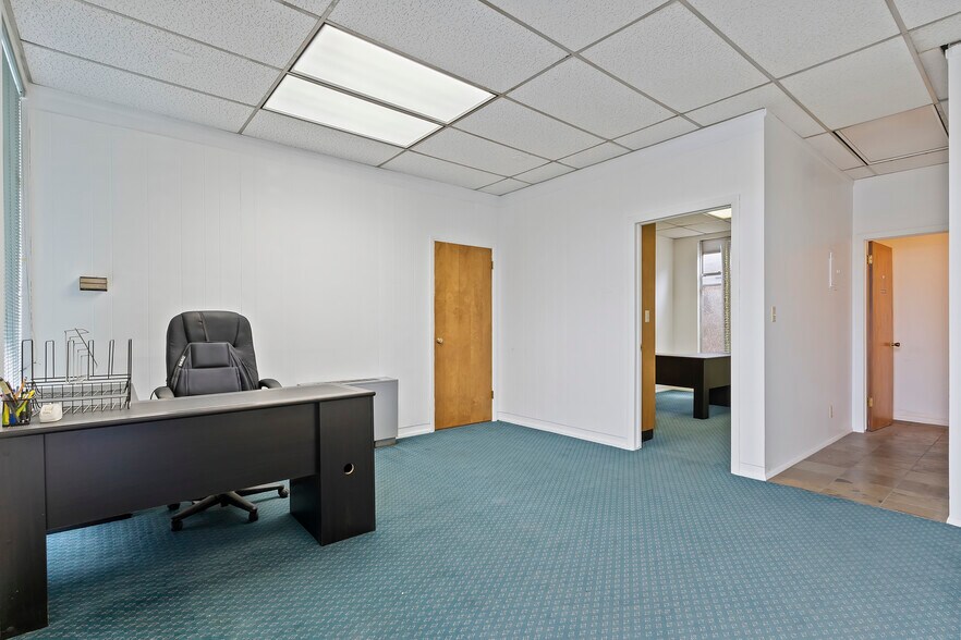 More Photos Of 2330 S Main St, Salt Lake City Office For Lease