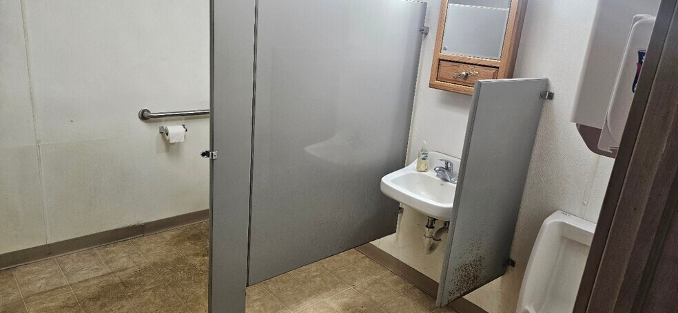More Photos Of N7160 Raceway Rd, Beaver Dam Flex For Sale