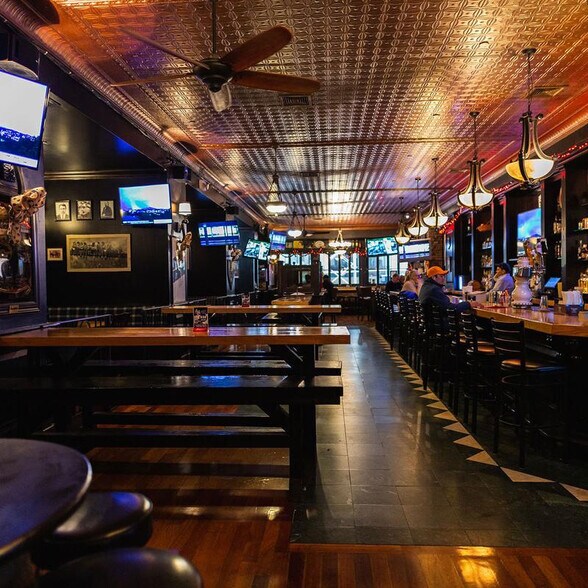 More Photos Of 8 W 38th St, New York Office For Lease