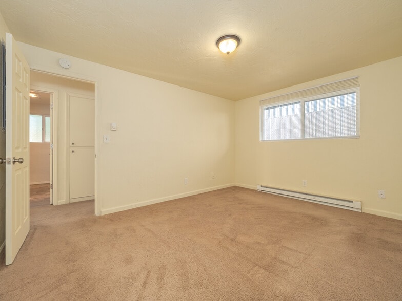 More Photos Of 1581 James St, Woodburn Multifamily For Sale