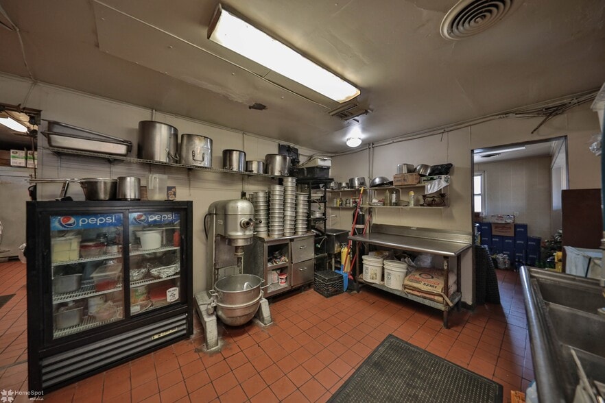More Photos Of 11 West Pennsylvania Ave, Pen Argyl Freestanding For Sale