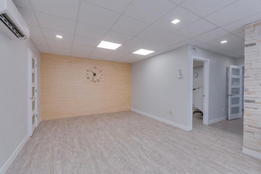 More Photos Of 1695 Rue Atmec, Gatineau General Retail For Sale