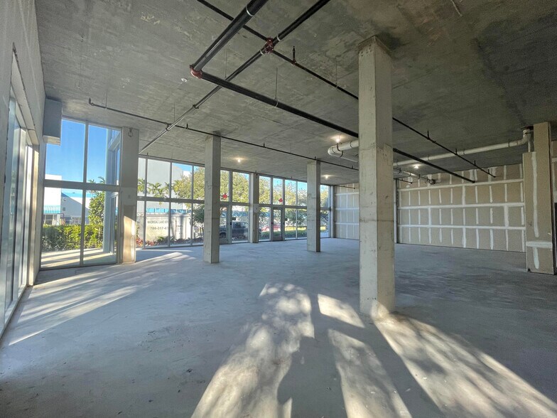 More Photos Of 10450 NW 33rd St, Doral Office For Sale
