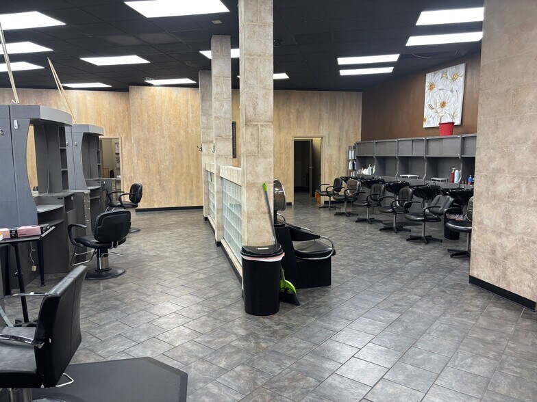 More Photos Of 434 S West St, Wichita Freestanding For Lease