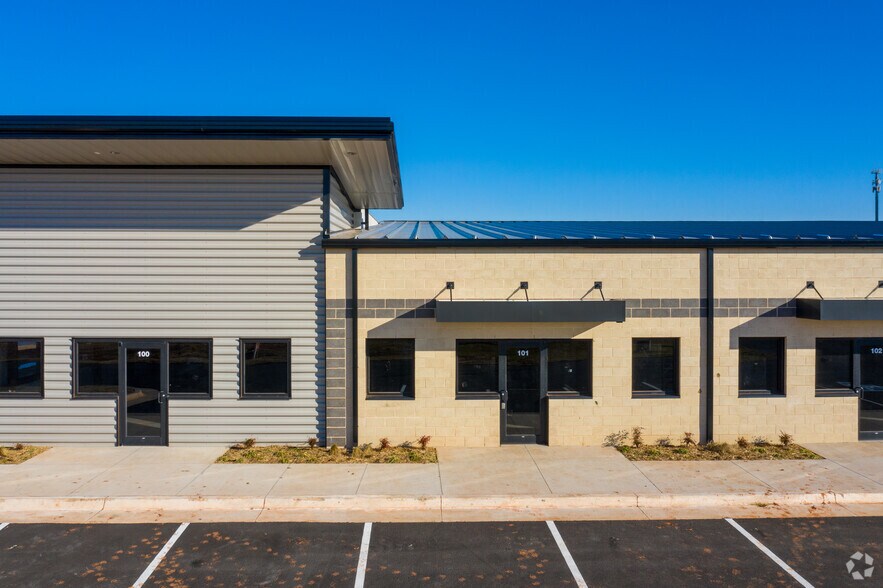 More Photos Of 10401 W Reno Ave, Oklahoma City Unknown For Lease