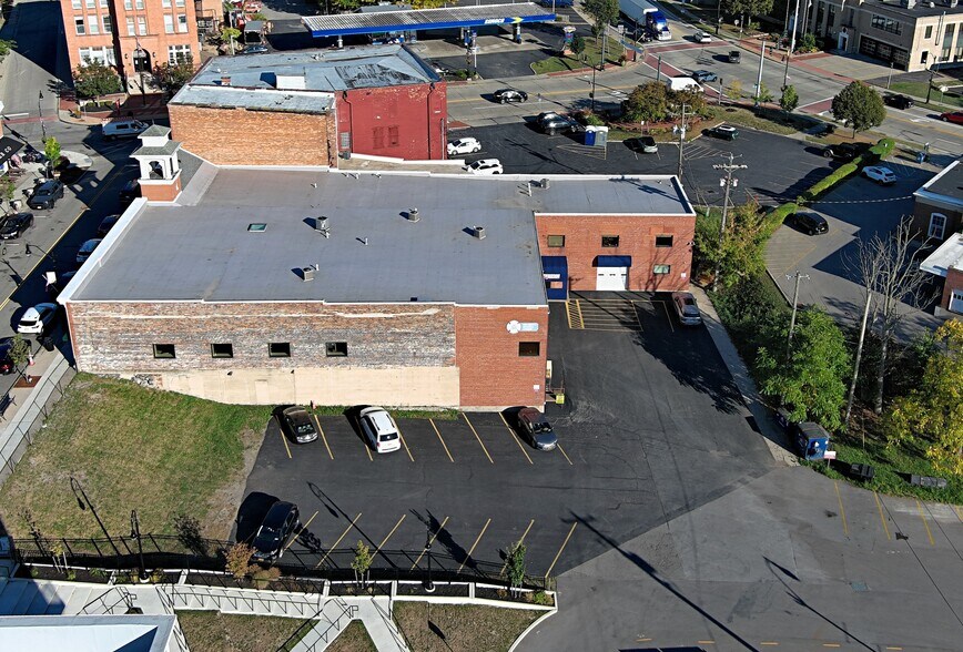 More Photos Of 10 W Main St, Lancaster Flex For Lease