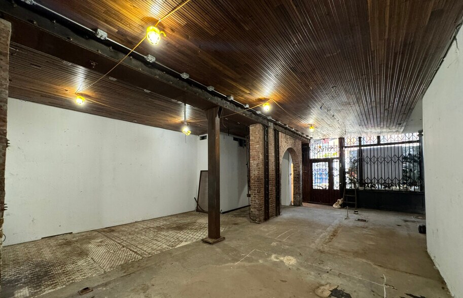 More Photos Of 4-6 Bleecker St, New York Apartments For Lease