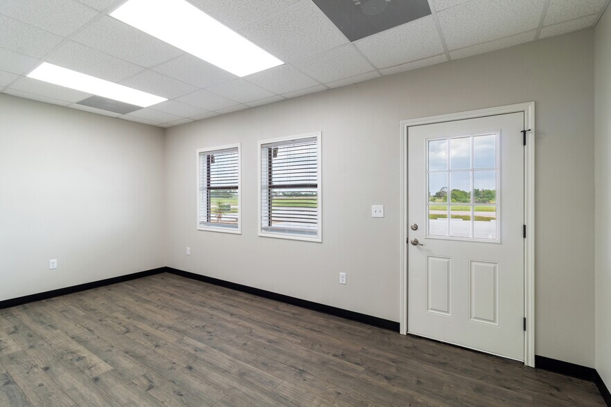 More Photos Of 4084 Gulfstream Dr, Bryan Warehouse For Sale