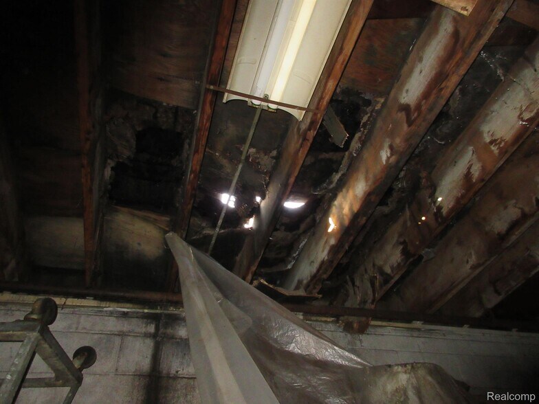 More Photos Of 19200 Kelly Rd, Detroit Restaurant For Sale