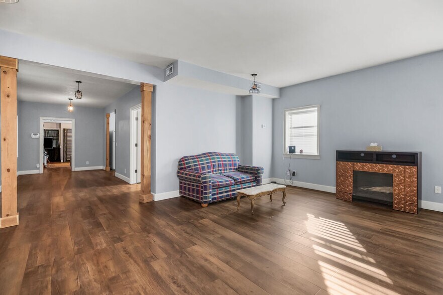 More Photos Of 1022 19th St, Kansas City Office Residential For Sale