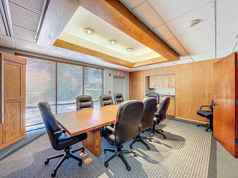 More Photos Of 5421 N 59th St, Tampa Office For Sale
