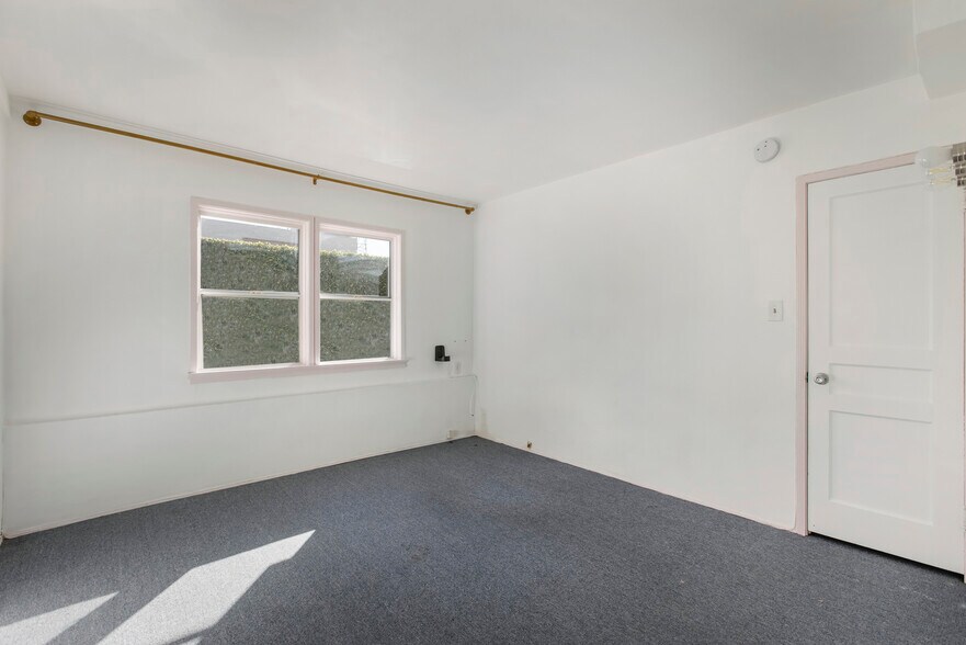 More Photos Of 1933 Hillhurst Ave, Los Angeles Office For Lease