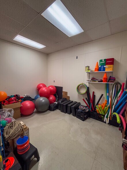 More Photos Of 111 Bowie St, De Kalb General Retail For Sale