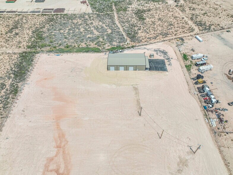 More Photos Of 14010 W Silver Fox Trl, Odessa Warehouse For Lease
