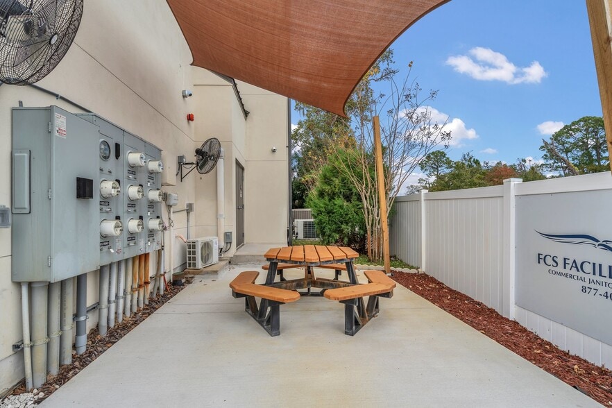 More Photos Of 131 S Country Club Rd, Lake Mary Office For Sale