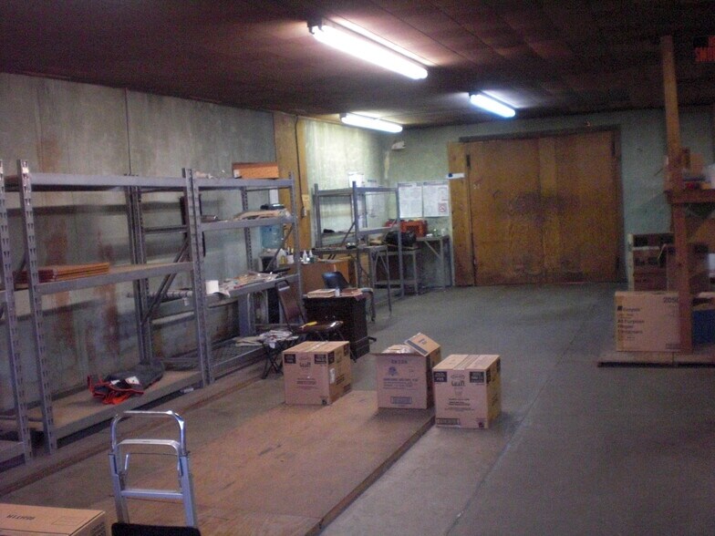 More Photos Of 113 S Washington St, Carbondale Flex For Sale