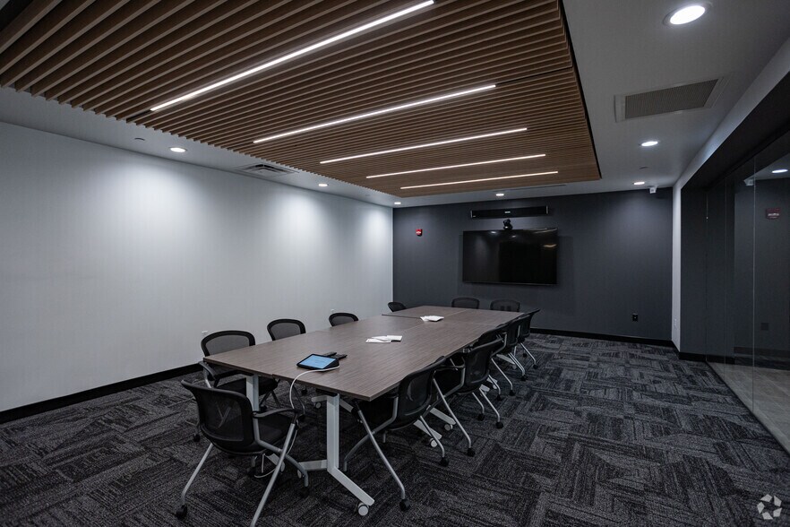 More Photos Of 2555 Meridian Blvd, Franklin Office For Lease