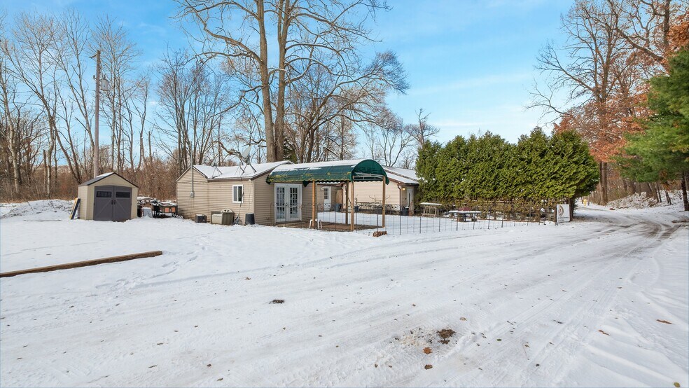 More Photos Of 12227-12229 Seymour Rd, Grass Lake Restaurant For Sale
