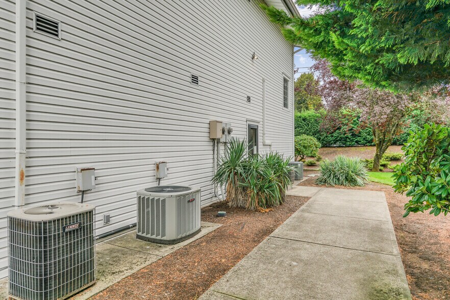 More Photos Of 9407 NE Vancouver Mall Dr, Vancouver Medical For Sale