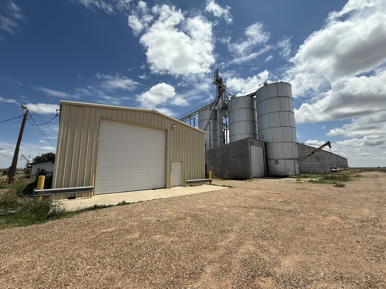 More Photos Of 743 W US Highway 70, Plainview Industrial For Sale