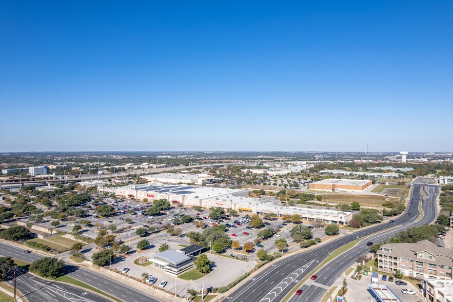 More Photos Of 10900 Lakeline Mall Blvd, Austin Storefront For Lease