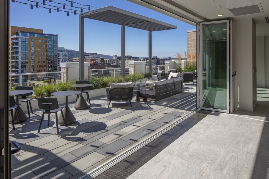 More Photos Of 255 NW 10th Ave, Portland Apartments For Lease