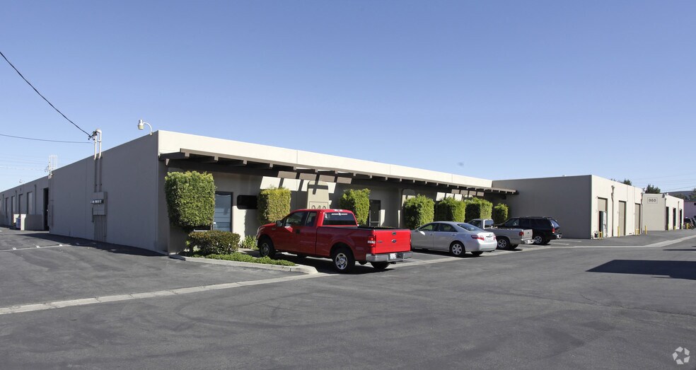 More Photos Of 940 E Orangethorpe Ave, Anaheim Light Manufacturing For Lease