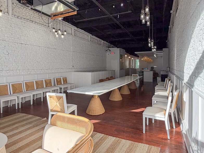 More Photos Of 345 King St, Charleston Storefront Retail Office For Lease