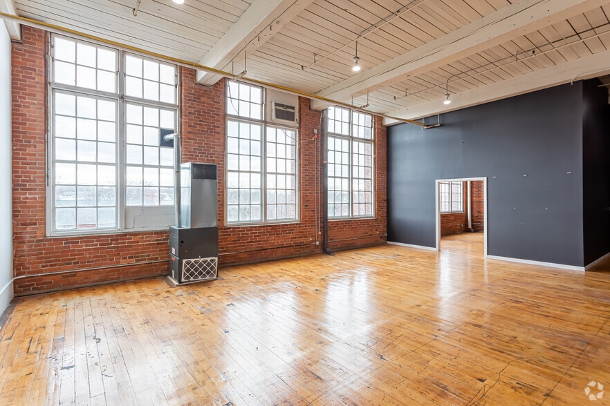 More Photos Of 165 Front St, Chicopee Office For Lease