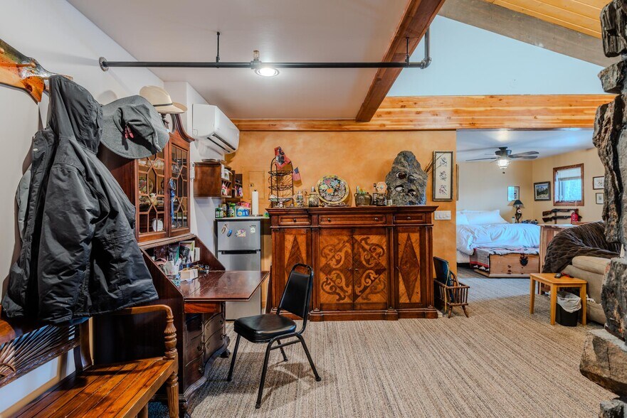 More Photos Of 117 Pine St, Pinedale Restaurant For Sale