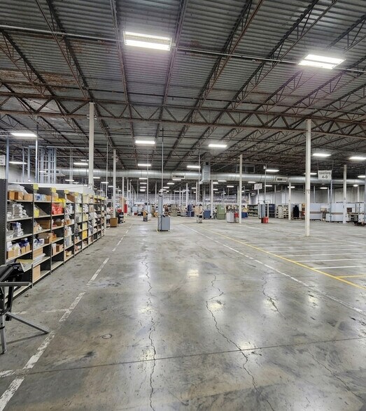 More Photos Of 501 Gladiolus St, Momence Distribution For Lease