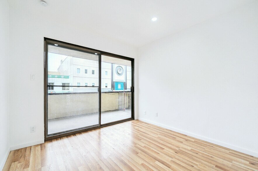 More Photos Of 823 Webster St, Oakland Storefront Retail Residential For Sale