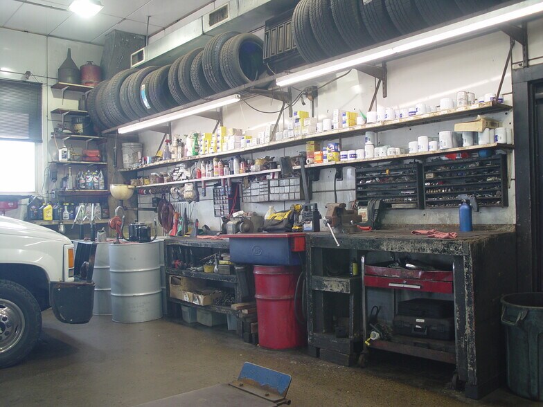 More Photos Of 1108 Main St, Neenah Auto Repair For Sale