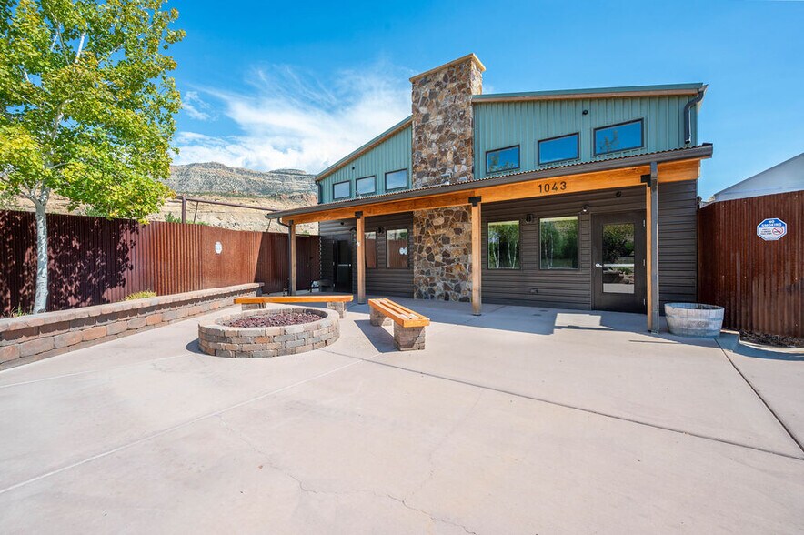 Primary Photo Of 1043 N River Rd, Palisade Freestanding For Sale