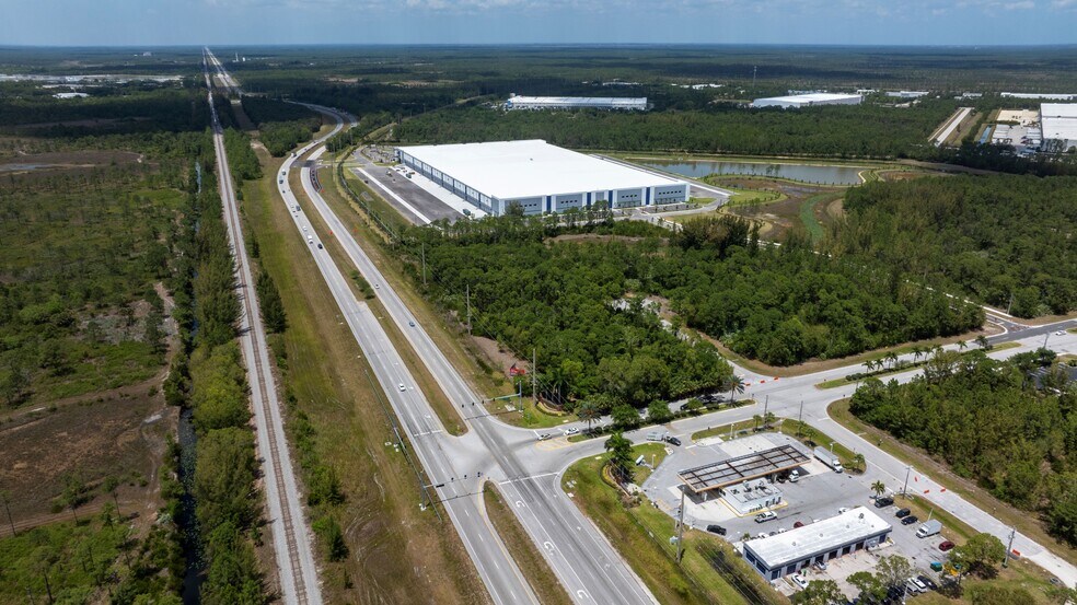 More Photos Of 15500 Venture Way, Jupiter Distribution For Lease