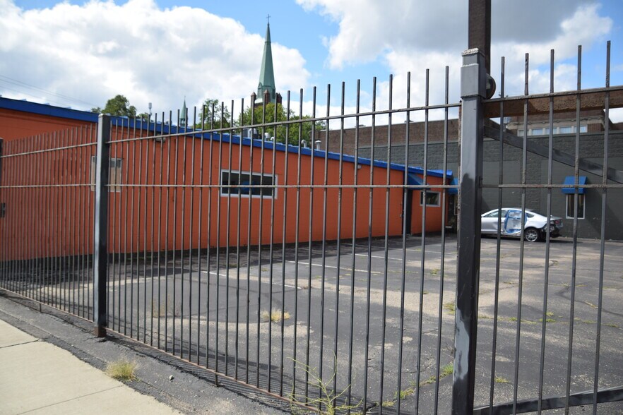 More Photos Of 2118 S 4th Ave, Minneapolis Manufacturing For Lease