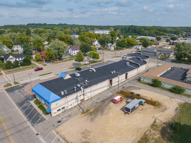 More Photos Of 802 Broadway, Wisconsin Dells Storefront Retail Office For Sale