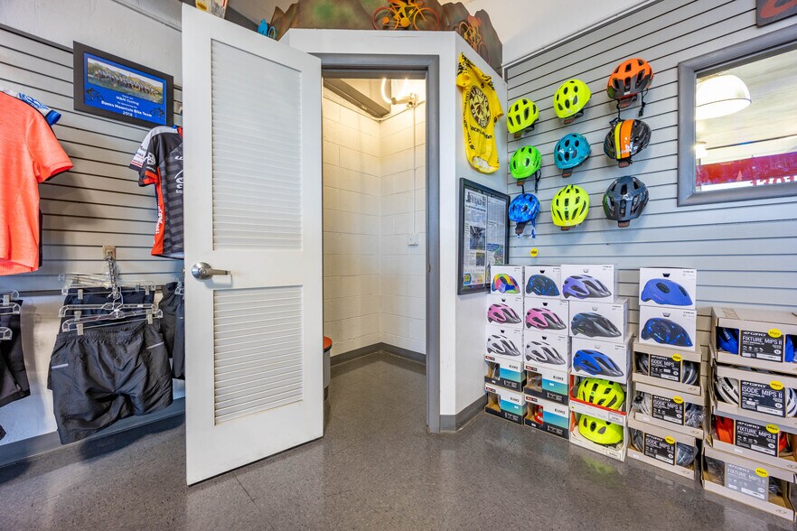 More Photos Of 1301 E Fry Blvd, Sierra Vista General Retail For Sale