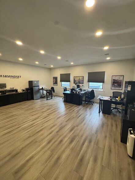 More Photos Of 247 Van Brunt St, Brooklyn Storefront Retail Office For Lease