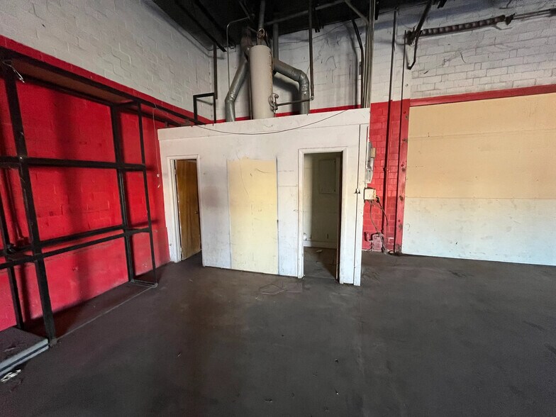 More Photos Of 604-608 E Broadway St, Sweetwater Freestanding For Lease