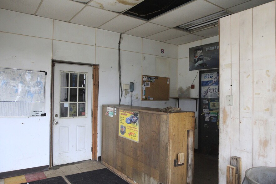More Photos Of 61 Water St, Newton Auto Repair For Sale