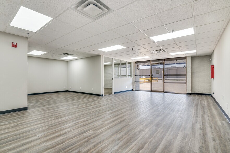 More Photos Of 1207 W Crosby Rd, Carrollton Manufacturing For Lease