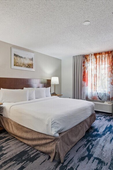 More Photos Of 2400 W Sam Houston Pky S, Houston Hotel For Sale