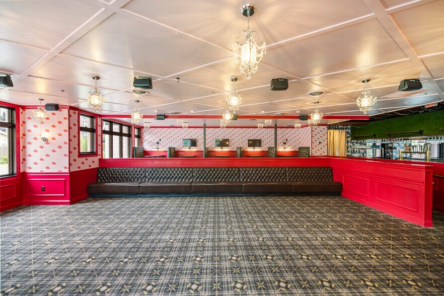 More Photos Of 2501 & 2519 Marshall St NE, Minneapolis Restaurant For Sale