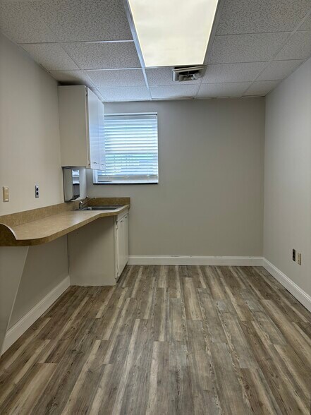 More Photos Of 9712 Belair Rd, Nottingham Medical For Lease