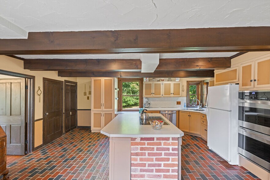 More Photos Of 40 Hospital Rd, Gettysburg Hotel For Sale