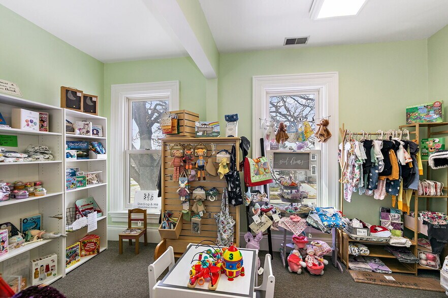 More Photos Of 303 N Main St, Elburn General Retail For Sale