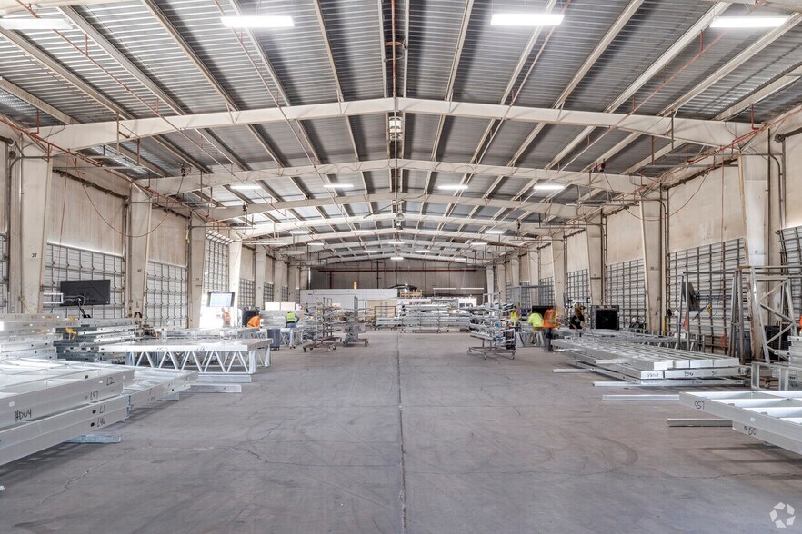 More Photos Of 1315 E Gibson Ln, Phoenix Warehouse For Lease