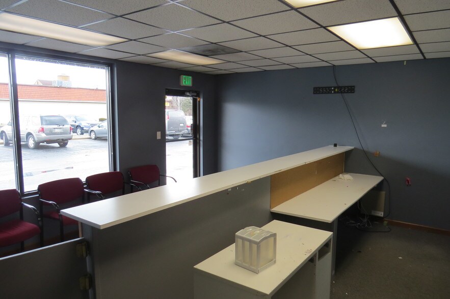 More Photos Of 9228 Indianapolis Blvd, Highland Storefront For Lease
